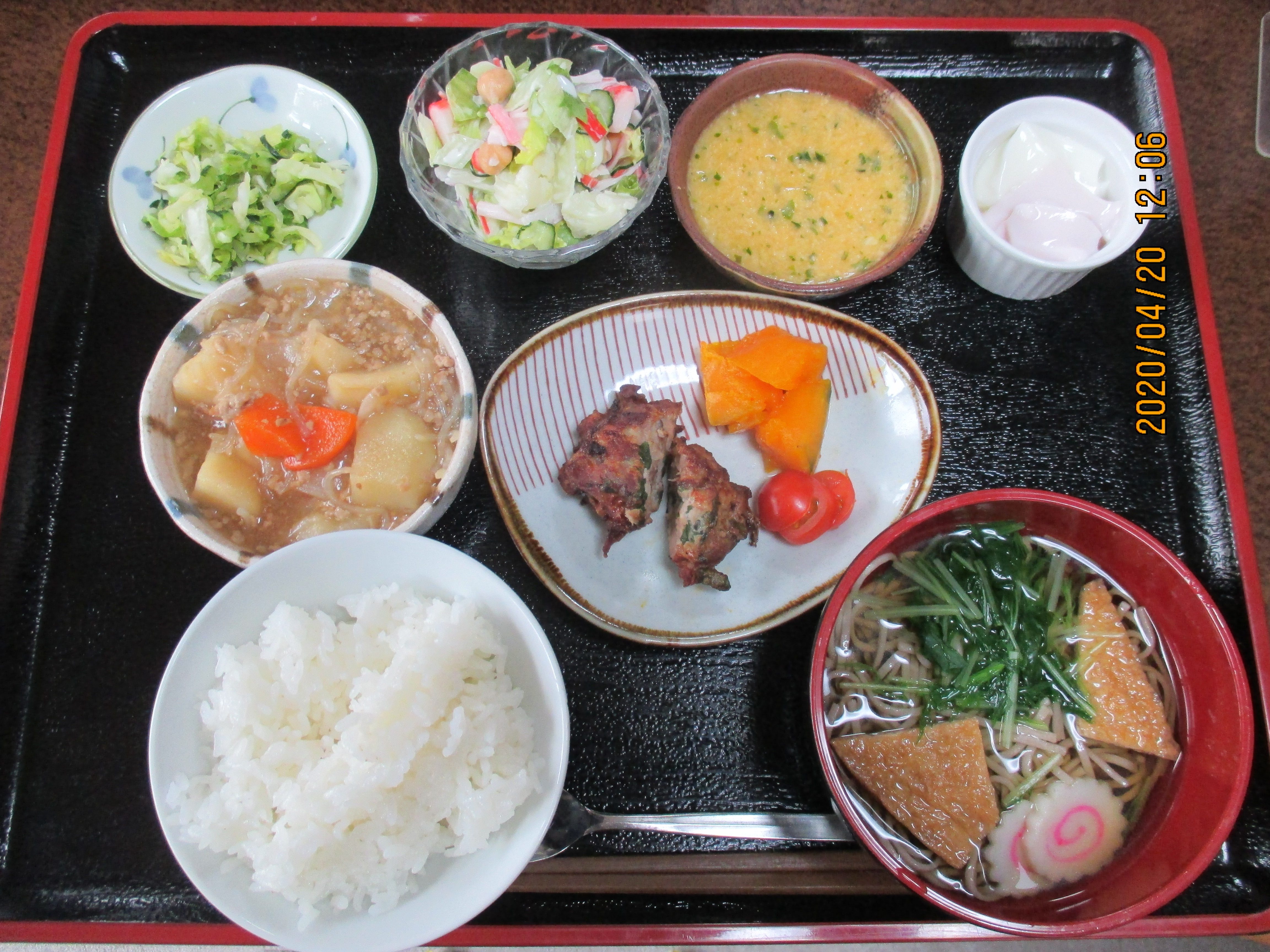 ひき肉肉じゃがととろろ芋のお昼ご飯 年4月日 生活ホーム和気あいあい